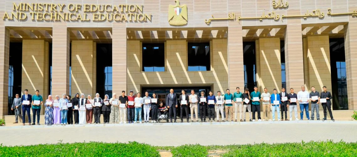 وزير التعليم يشيد بأوائل الثانوية العامة: تفوقكم ثمرة اثني عشر عامًا من الجد.. والنجاح الحقيقي يبدأ من الآن