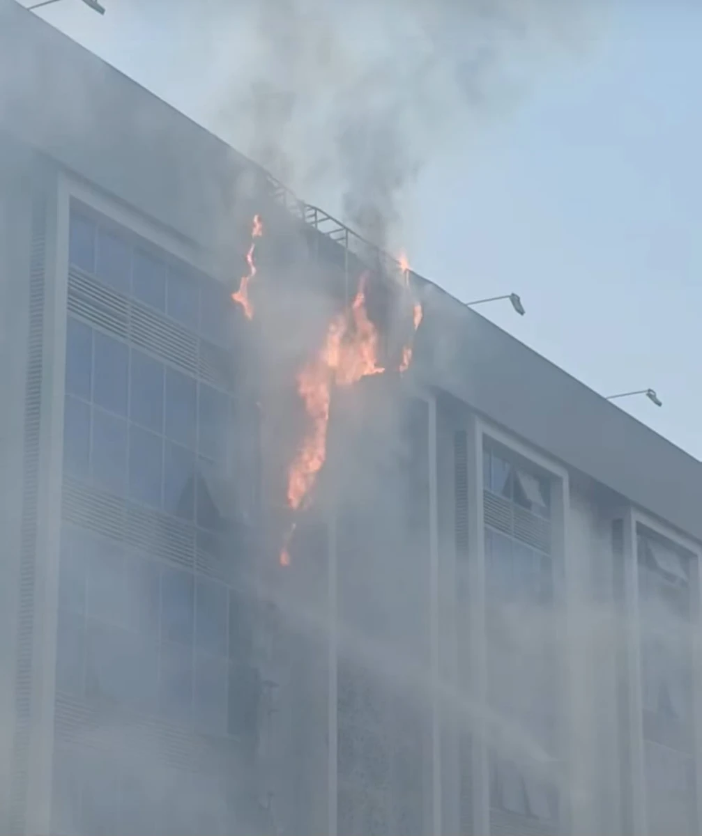 حريق مستشفى التأمين الصحي بمدينة نصر ناتج عن تماس كهربائي بوحدة تكييف خارجية