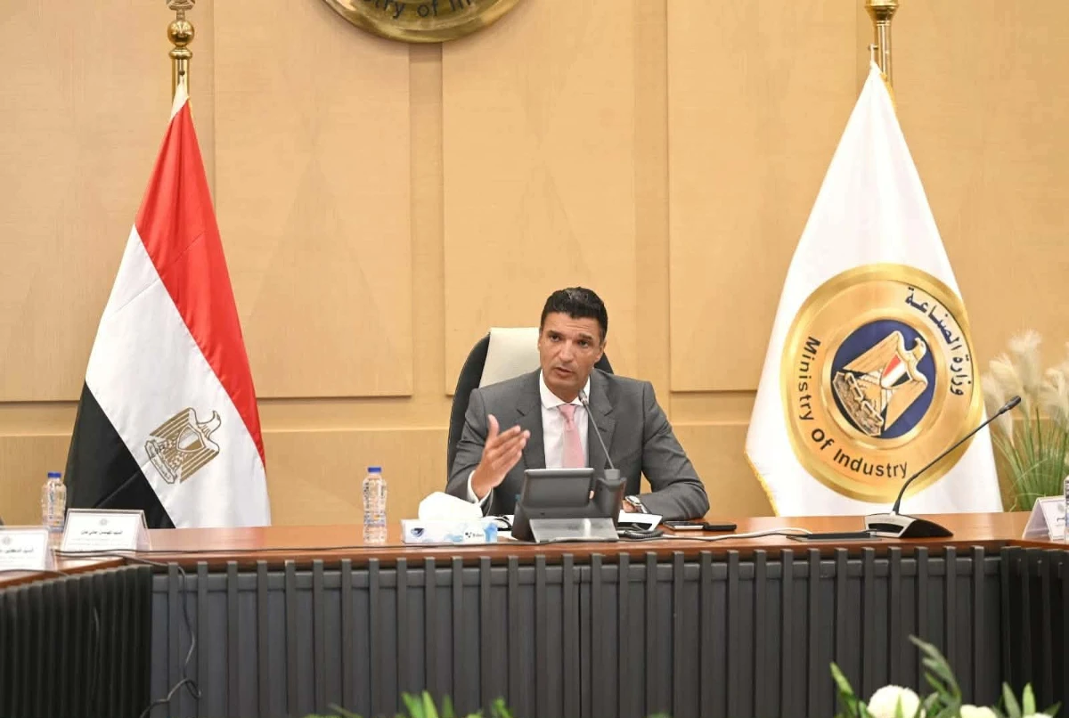 وزير الصناعة: طموحنا تجاوز التجميع نحو منظومة تصنيع متكاملة لصناعة السيارات