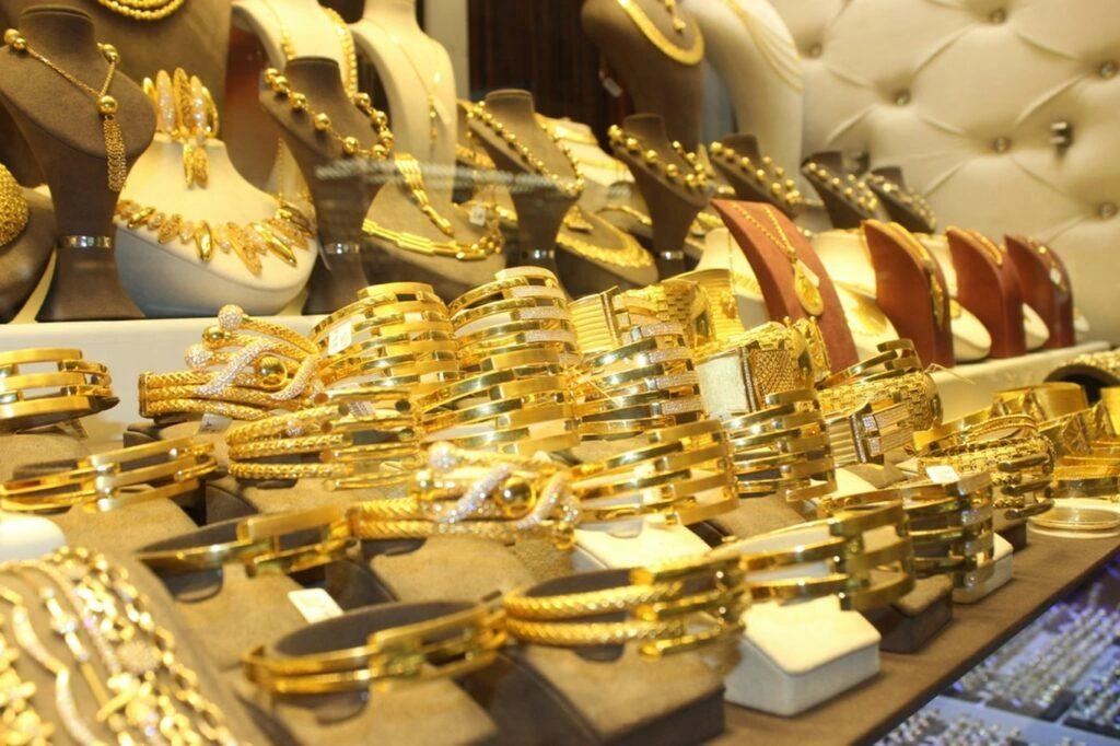 الذهب يقفز 60 جنيهاً في الأسواق المحلية وعيار 21 يتخطى حاجز 5930 جنيهاً