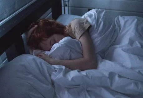 الذكاء الاصطناعي يكشف عن مؤشرات حيوية جديدة في دراسات النوم للتنبؤ بمخاطر صحية أوسع