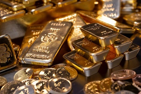 ارتفاع طفيف لأسعار الذهب مع هدوء الدولار وانتظار حاسم لبيانات التوظيف الأمريكية