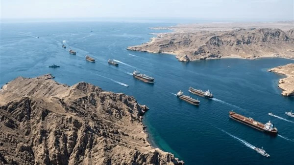 القيادة المركزية الأمريكية تؤكد استمرار فتح المسار الجنوبي لمضيق هرمز أمام الملاحة التجارية