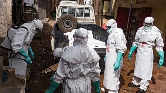 احتجاجات حادة للطواقم الطبية في إيتوري تطالب بمستحقاتها المتأخرة أثناء تصدّيها لأسوأ وباء إيبولا عالميًا