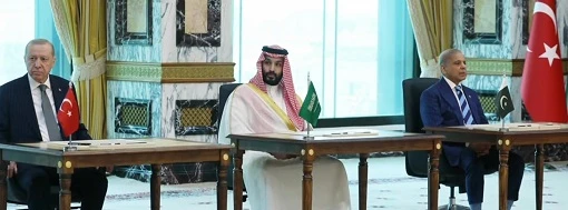 مكة تحتضن توقيع اتفاقية دفاع مشترك يجمع ثلاث دول إسلامية كبرى