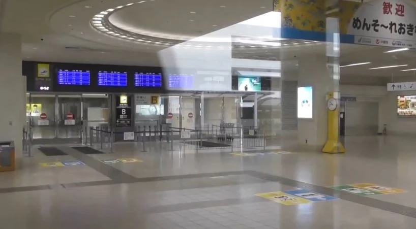 إعصار دولفين يضرب جنوب اليابان ويشل الحركة الجوية في أوكيناوا