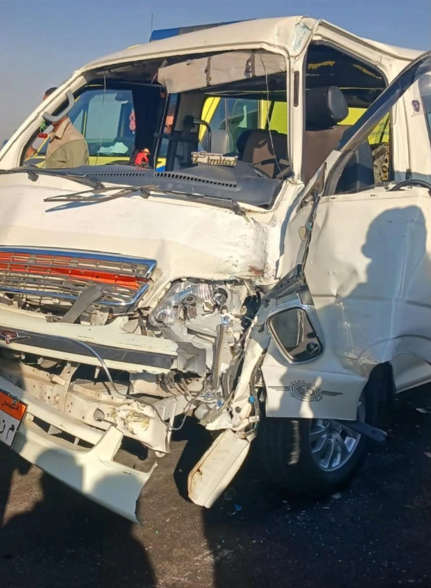 إصابة 9 مواطنين في حادث تصادم بين ميكروباص وأتوبيس على الطريق الإقليمي بالشرقية