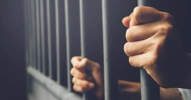 حبس شاب بالبحيرة بتهمة إدارة صفحة فيسبوك للنصب والترويج لأعمال مخالفة للآداب