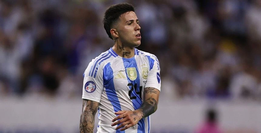 مانشستر سيتي يخطف نجم تشيلسي الأرجنتيني إنزو فرنانديز في صفقة انتقال رسمية