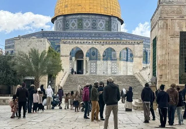 محافظة القدس: 992 مستوطناً اقتحموا الأقصى وأدوا صلاة جماعية علنية
