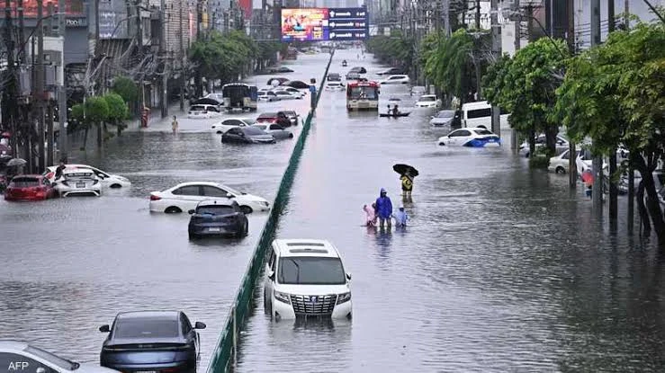 فيضانات بانكوك تلحق الضرر بـ 700 ألف شخص