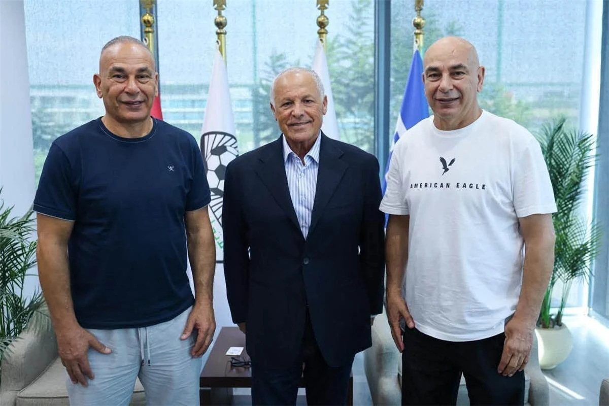 شوبير يكشف برودة العلاقة بين اتحاد الكرة وجهاز منتخب مصر