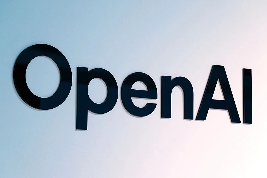قاضٍ يأمر «OpenAI» بتسجيل سجلات التوظيف في دعوى سرقة أسرار «أبل»