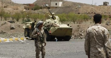 سماع انفجارات في عدن وتصاعد دخان من محيط مقر الحكومة