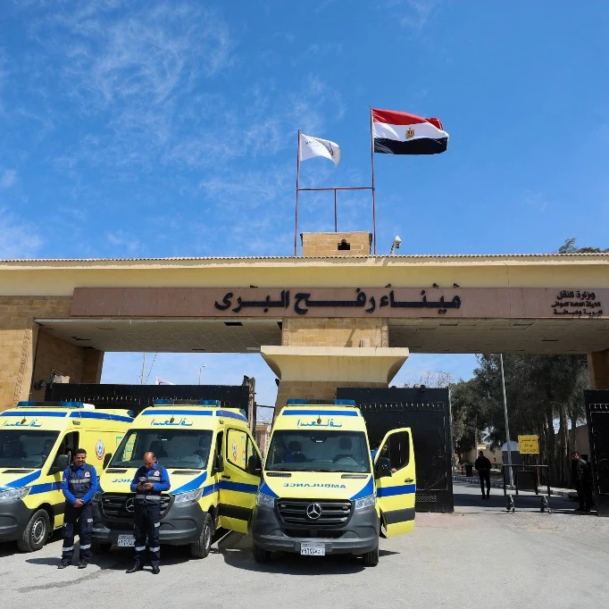 مغادرة 71 فلسطينيا بينهم 29 مريضا من غزة عبر معبر رفح