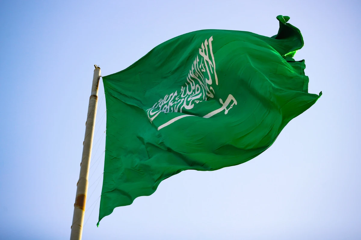 الدفاع المدني السعودي يطلق إنذارًا في جازان ثم يعلن زوال الخطر