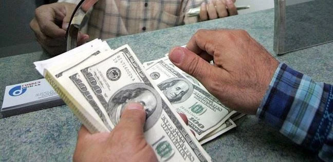 أربعة أسباب وراء صعود الدولار وتوقعات ببقائه دون 56 جنيها