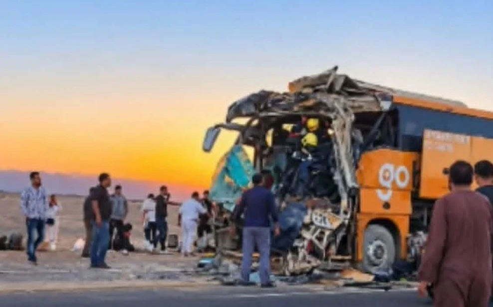 التحفظ على سائق التريلا بعد حادث الأتوبيس على طريق الغردقة رأس غارب