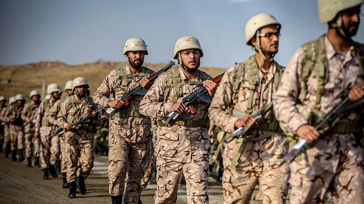 الحرس الثوري الإيراني يعلن تفكيك خلية من عنصرين غرب البلاد