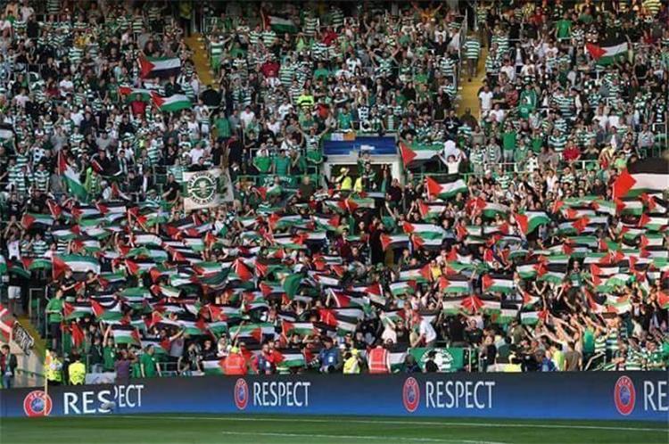 جماهير سيلتك ترفع أعلام فلسطين في وجه هبوعيل بئر الإسرائيلي