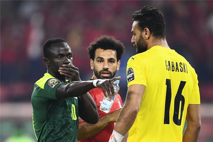أبو جبل يكشف تفاصيل حديثه مع محمد صلاح وماني قبل ركلة الجزاء في أمم إفريقيا