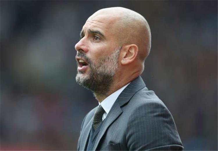 جوارديولا يتغنى بأداء مانشستر سيتي ويشيد بثنائي ستوك سيتي