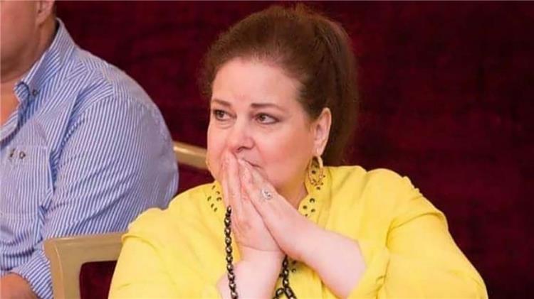 دلال عبد العزيز تطلب هذا الطلب يوميا من بناتها إلا أن حالتها الصحية لا تسمح...ماذا تريد!
