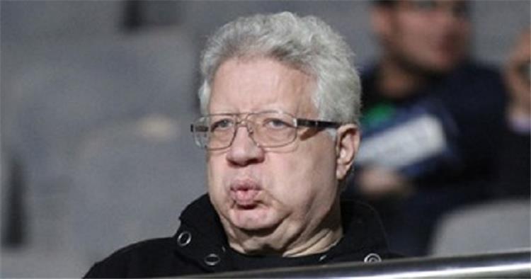 مرتضى منصور فى غرف خلع الملابس لتهنئة اللاعبين