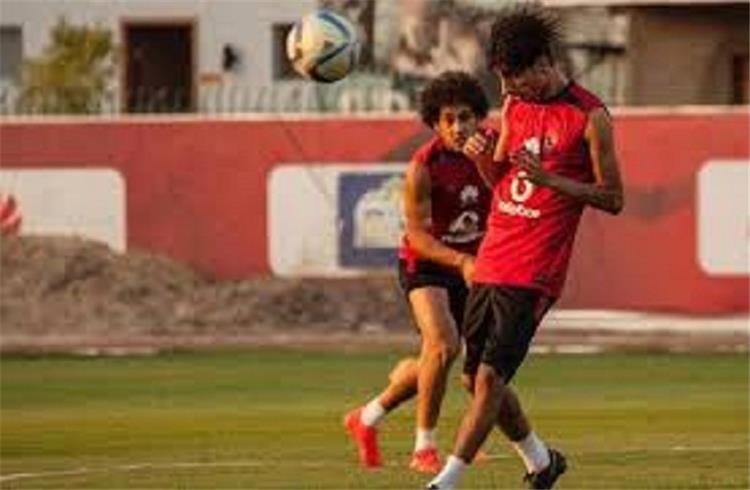 الفار يوقع للأهلي 5 سنوات بعقد ثلاثي