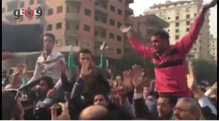 بالفيديو.. مواطنون أمام كنيسة العذراء: «يانجيب حقهم يانموت زيهم»
