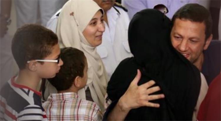 من حكايات القهر: كيف أصبحت المحاكم في مصر ساحات للقاء الأحباب؟