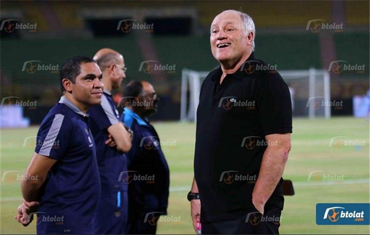  الأهلي يقيم احتفالية لمارتن يول