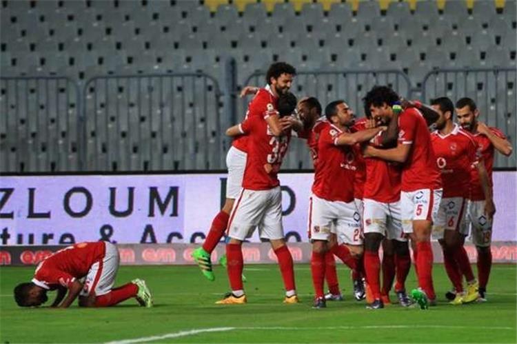 بالأرقام.. تاريخ مواجهات الأهلي وأسيك يرجح كفة الأحمر..و"أبوتريكه" الحاضر الغائب