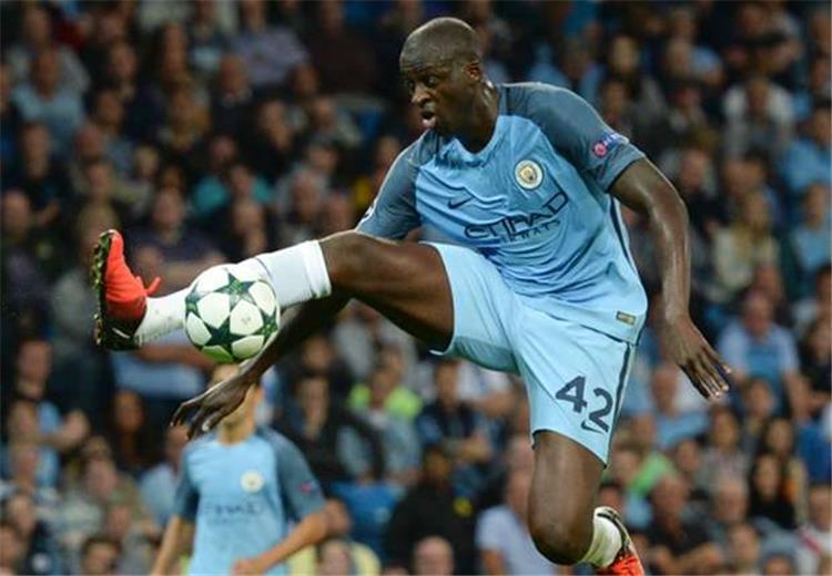 تصريحات.. جوارديولا يفتح الباب أمام عودة يايا توريه لقائمة دوري الأبطال في حالة واحدة