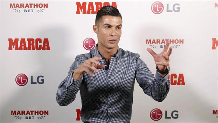 رونالدو عن فرص فوز يوفنتوس بدوري الأبطال: كم أنفق برشلونة في آخر 5 سنوات ولم يفز باللقب؟!