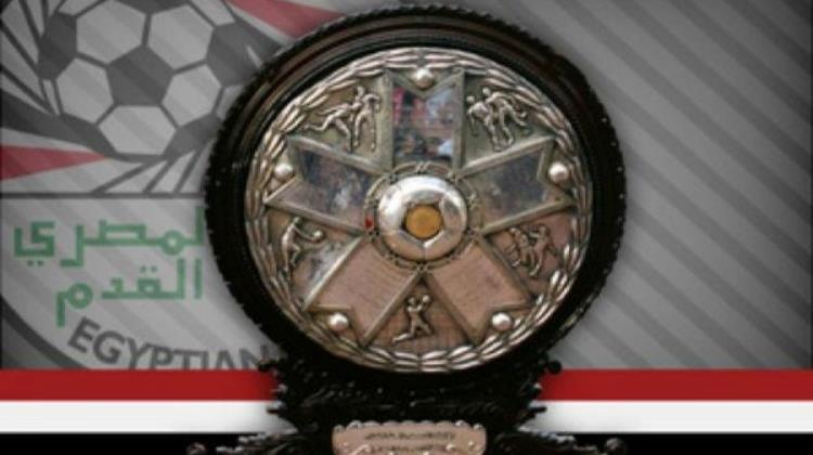 بالصور.. وفد زملكاوي يسلم درع الدوري للأهلي