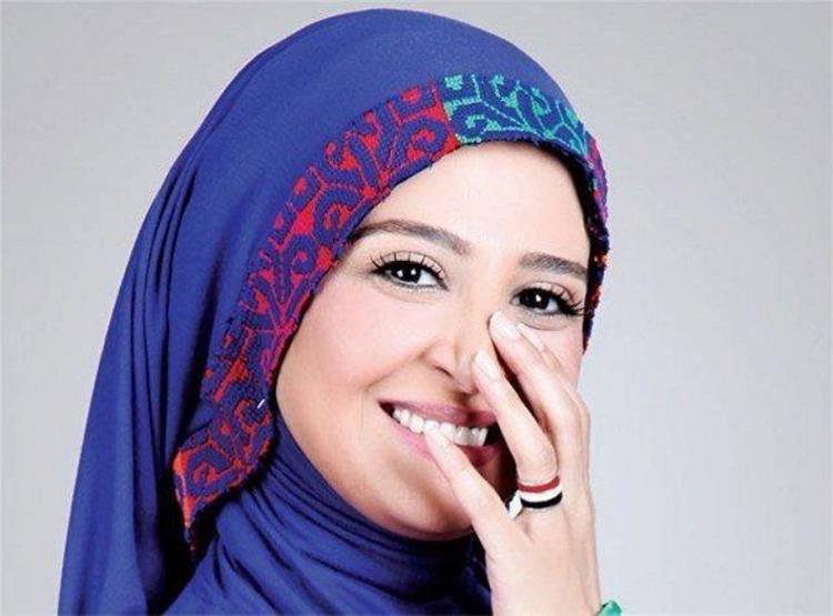منة شلبي تنشر صورة للفنانة حنان ترك تعرضها لهجوم شديد