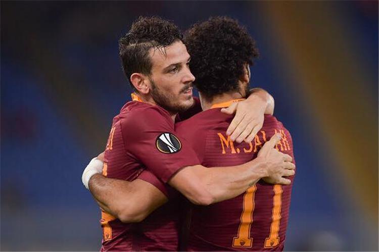 سوشيال_بطولات .. صلاح يساند فلورينزي بعد إصابته بالرباط الصليبي
