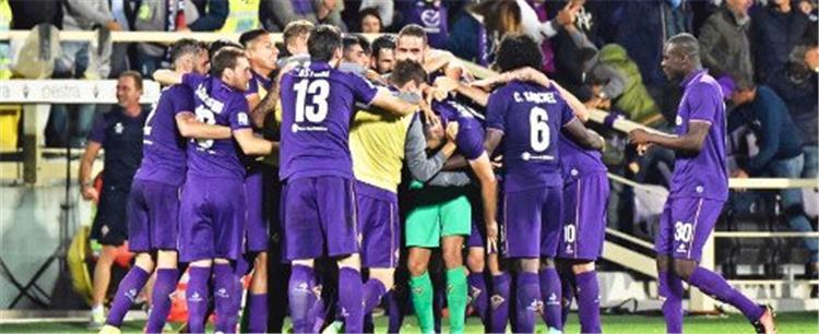 تحكيم بطولات.. حازم إمام: هدف فيورنتينا في مرمى روما من تسلل واضح