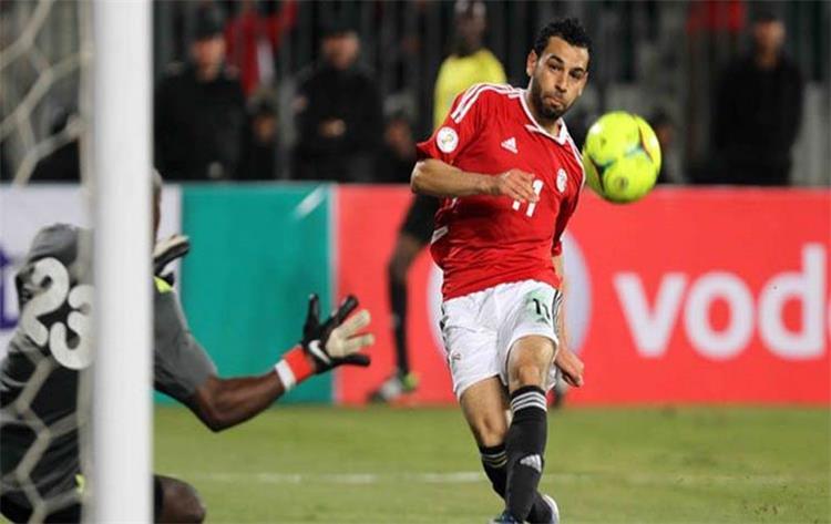 بالفيديو.. محمد صلاح يتقدم لمصر على غانا (1/0)