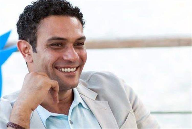 آسر ياسين ينشر صورة مفاجأة تجمعه بشقيقه.. أيام الطفولة