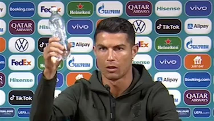 فيديو | تصرف كريستيانو رونالدو يكبد كوكاكولا خسائر بـ4 مليارات دولار