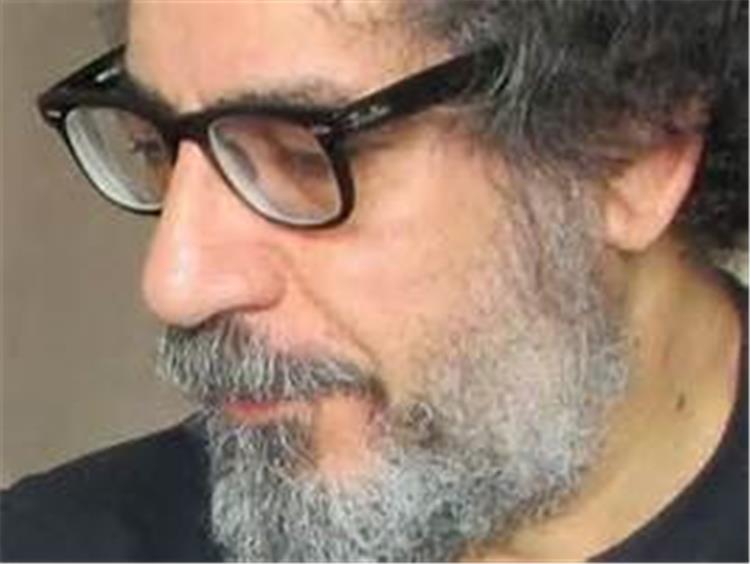 ديناصورٌ وحيدٌ في شرنقةٍ هشة