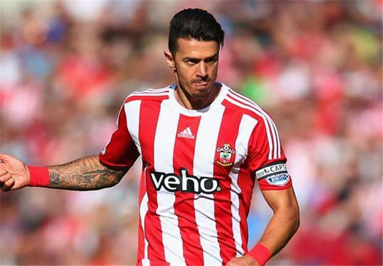 #سوشيال_بطولات.. "بطل اليورو" يفتح الباب أمام الرحيل عن ساوثهامبتون.. ومورينيو يترقب