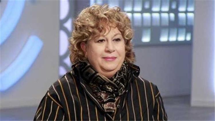 أول ظهور لسمية الألفي وابنها عمر بعد وفاة فاروق الفيشاوي.. البكاء سيد الموقف