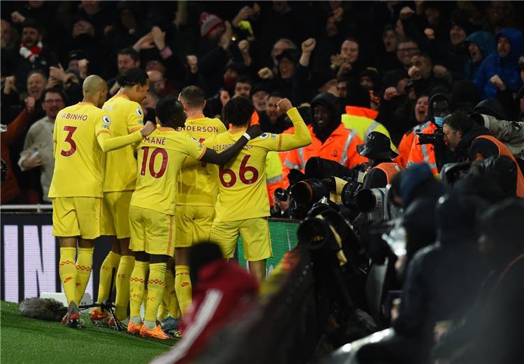 الصراع يشتعل مع مانشستر سيتي.. فيديو | محمد صلاح يشارك في انتصار ليفربول على آرسنال بثنائية