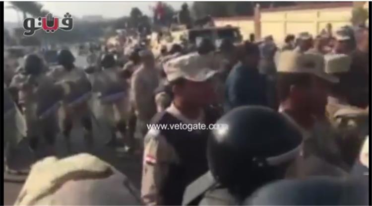 بالفيديو.. اشتباكات بين الأمن ومواطنين في جنازة شهداء الكاتدرائية