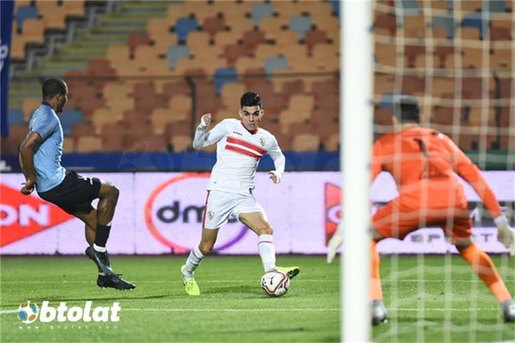 تقارير مغربية توضح موقف أشرف بن شرقي من التجديد لـ الزمالك