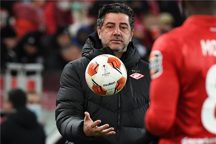 خاص | فيتوريا يوافق على تقليل راتبه لتدريب منتخب مصر.. وبيتكوفيتش أقوى المرشحين