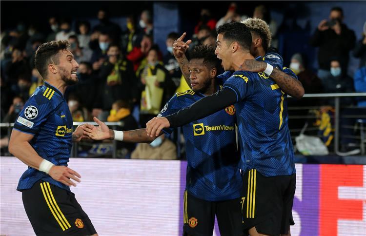 فيديو | رونالدو يقود مانشستر يونايتد للتأهل إلى دور الـ16 من دوري أبطال أوروبا بثنائية أمام فياريال